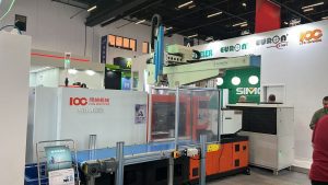 Como a Robótica Otimiza a Injeção de Plásticos