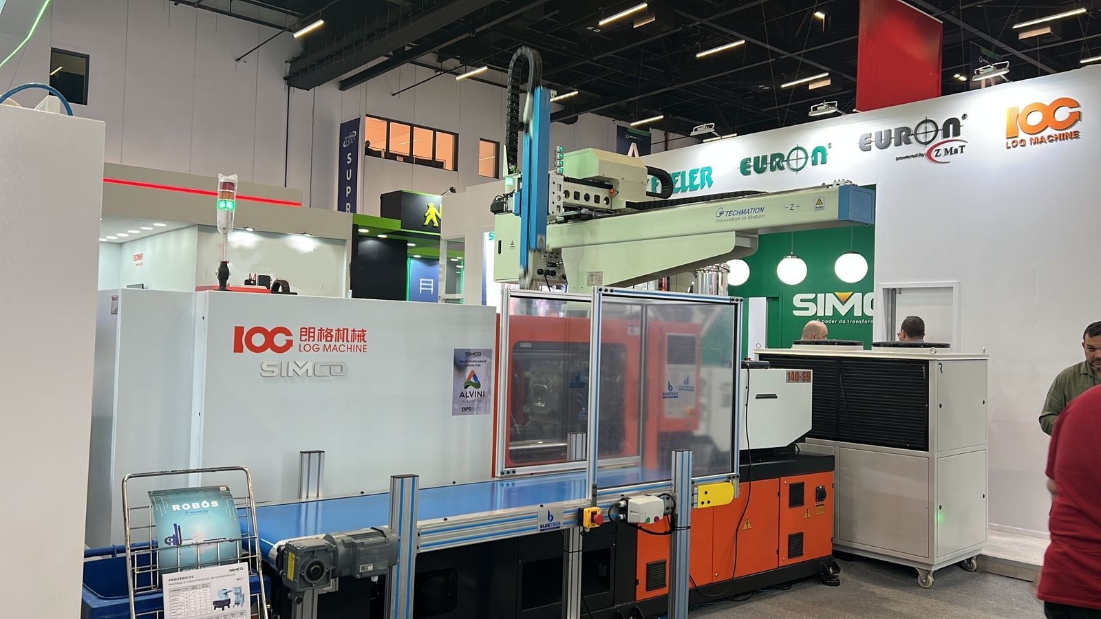 Como a Robótica Otimiza a Injeção de Plásticos